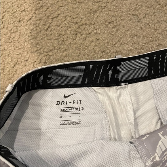 Nike Dri Fit tour performance snow tiger camo golf shorts standard fit sz 36 - Picture 2 of 3